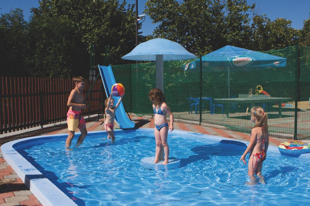 Camping Oase Praha Zlatníky Exterior photo